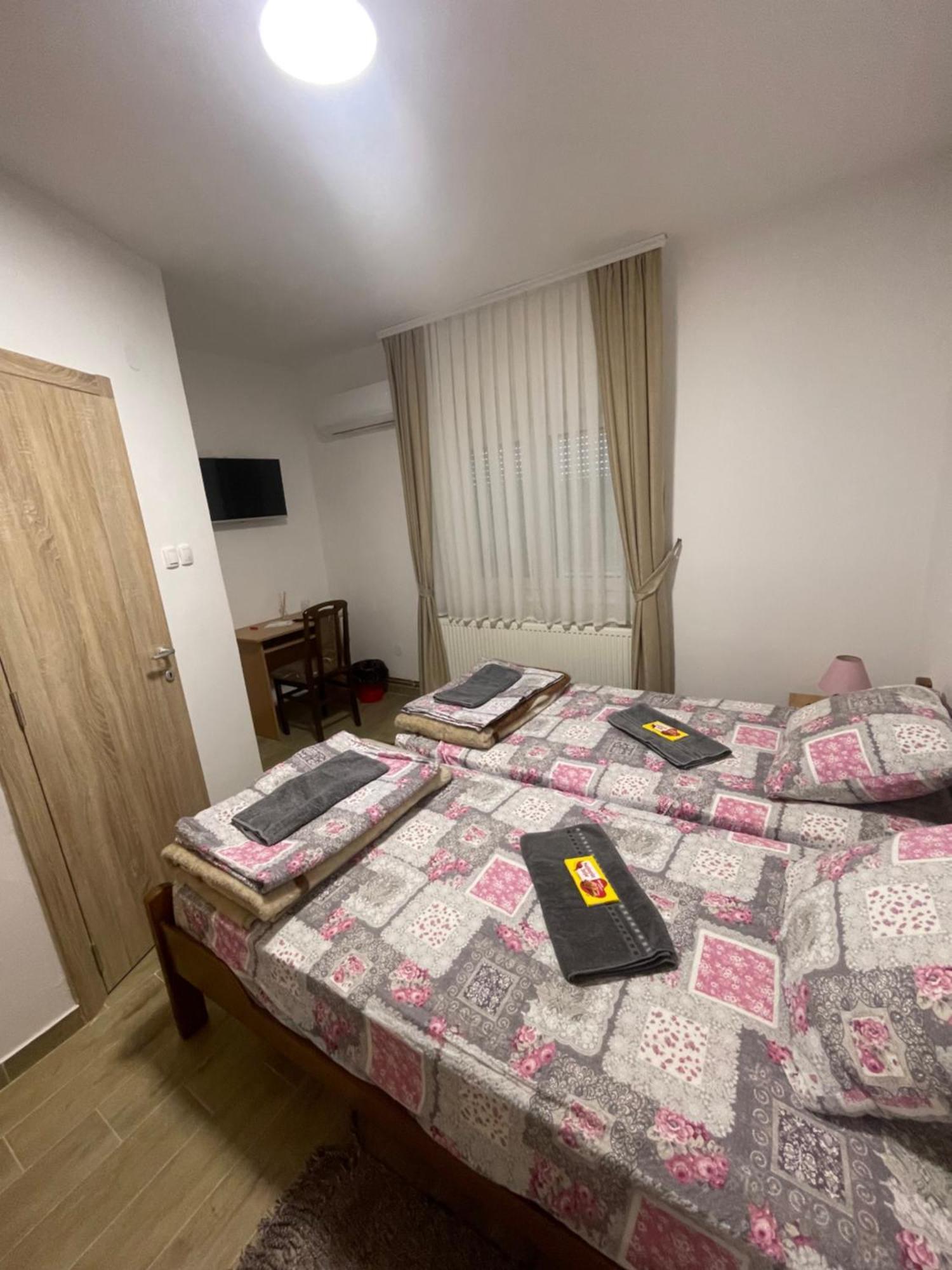 Zuta Osa Hotel Bela Crkva  Ngoại thất bức ảnh
