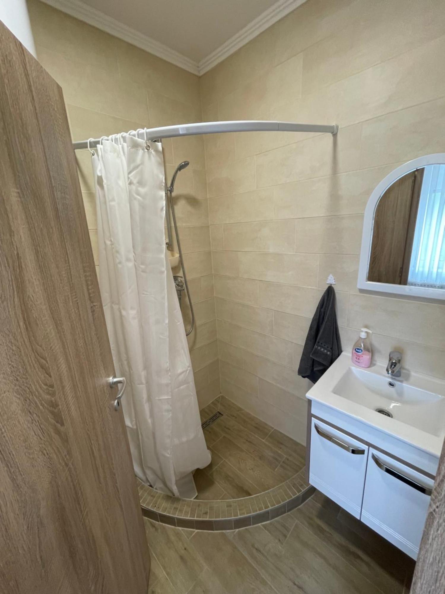 Zuta Osa Hotel Bela Crkva  Ngoại thất bức ảnh